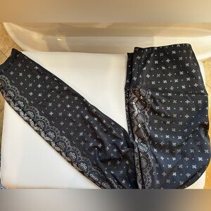 Glyder Black Leggings with Silver Floral Accents medium NWOT